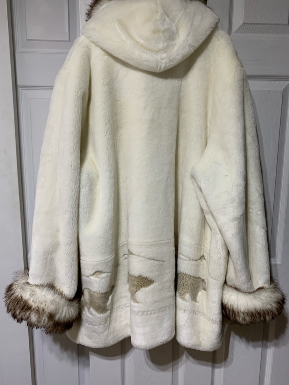 Vintage hooded, faux fur coat w/ bear hem trim plus size - Picture 2 of 10